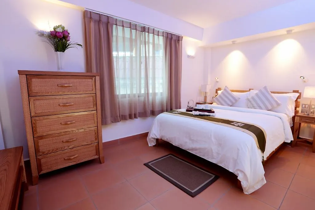 Deluxx Boutique Hotel Sihanoukville 3*,