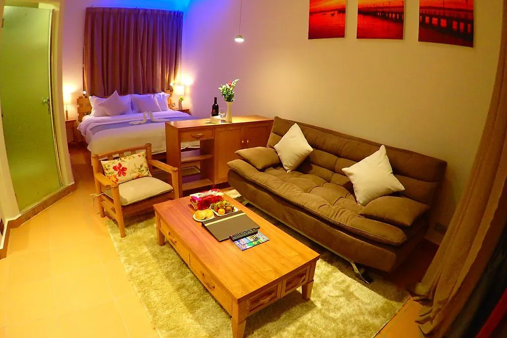 Deluxx Boutique Hotel Sihanoukville 3*,  Kambodscha