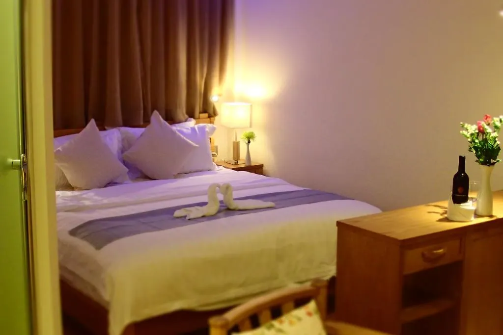 סיהאנוקוויל Deluxx Boutique Hotel