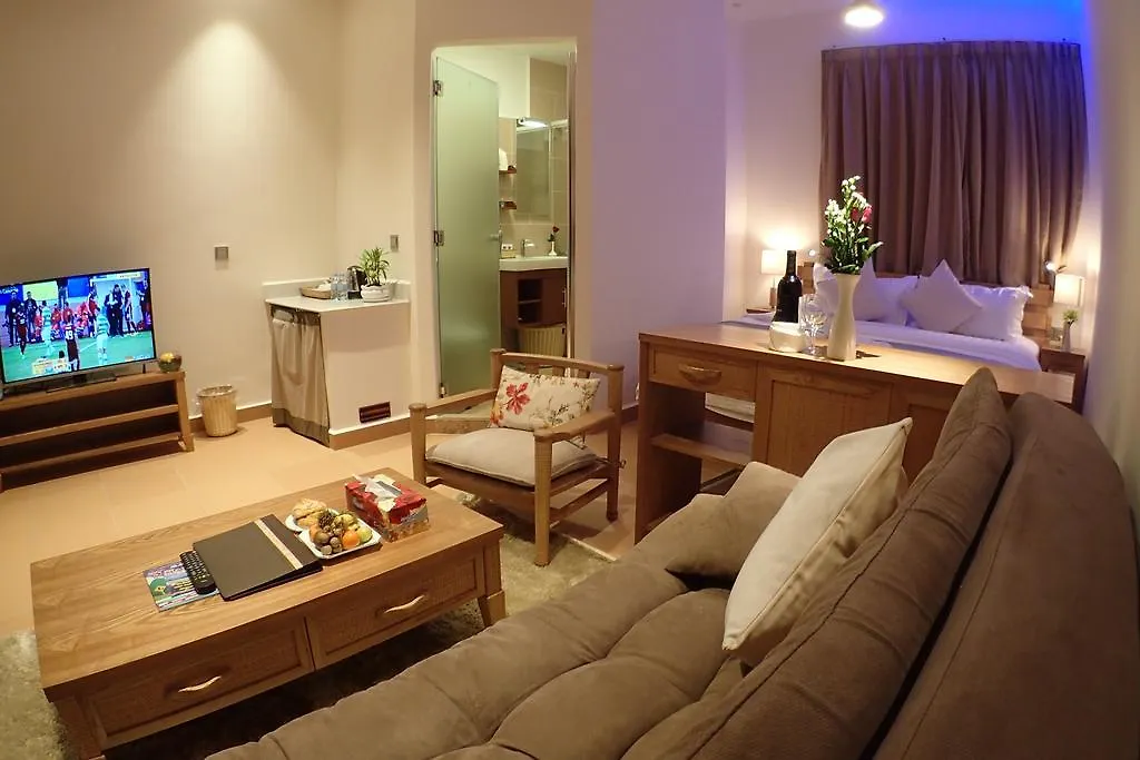 סיהאנוקוויל Deluxx Boutique Hotel