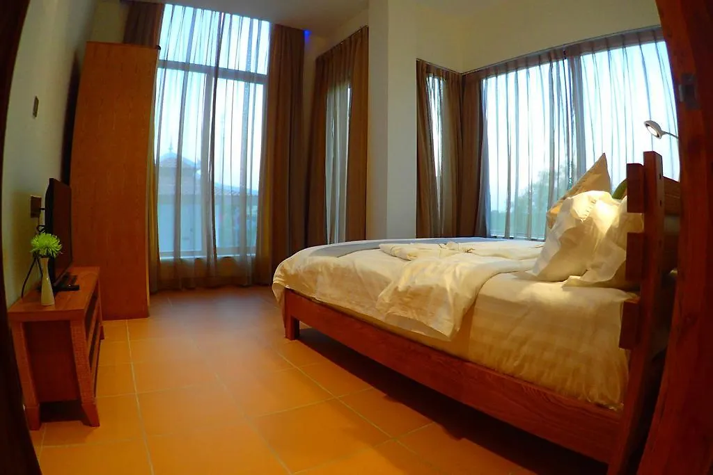 סיהאנוקוויל Deluxx Boutique Hotel