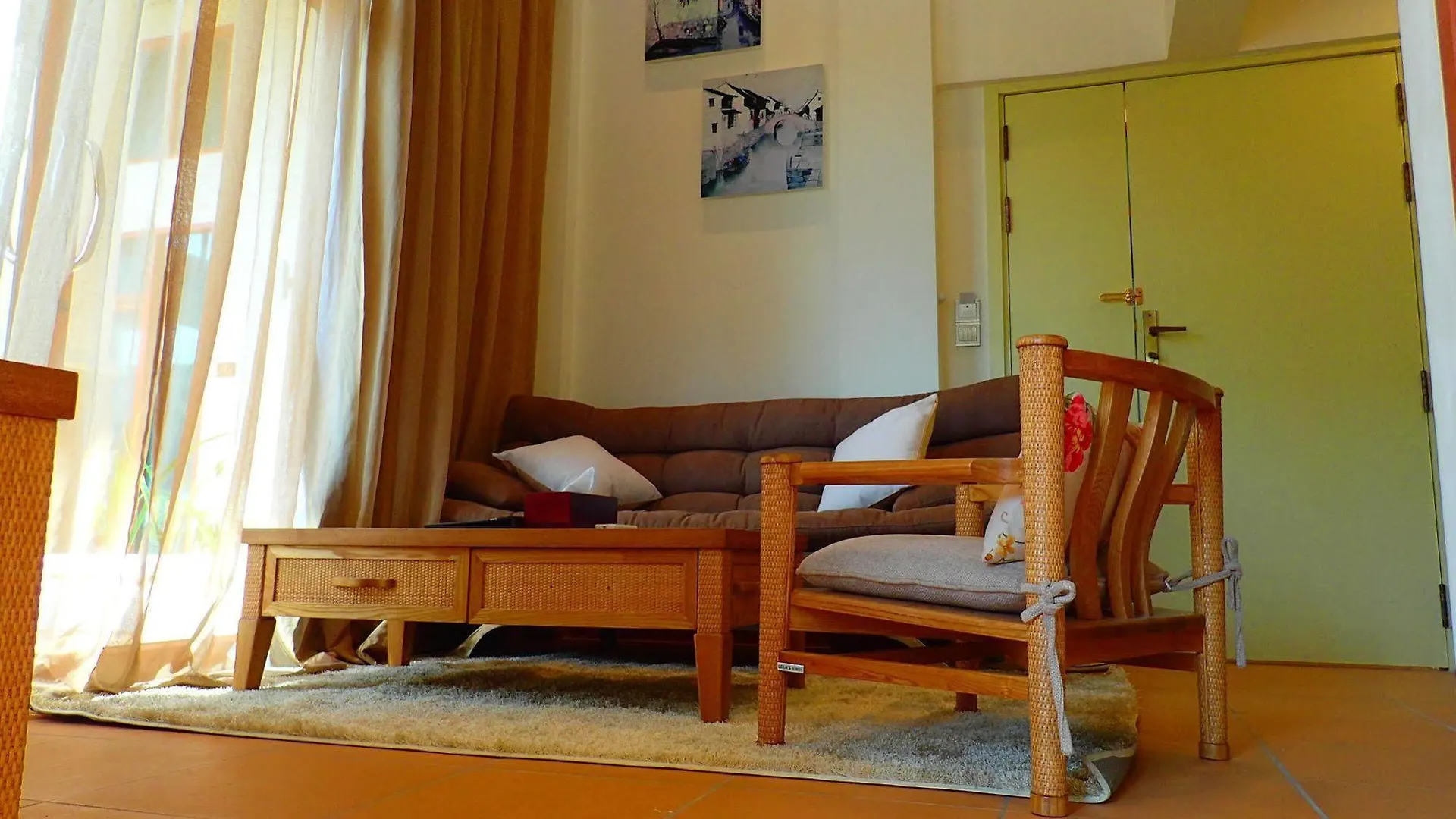 סיהאנוקוויל Deluxx Boutique Hotel
