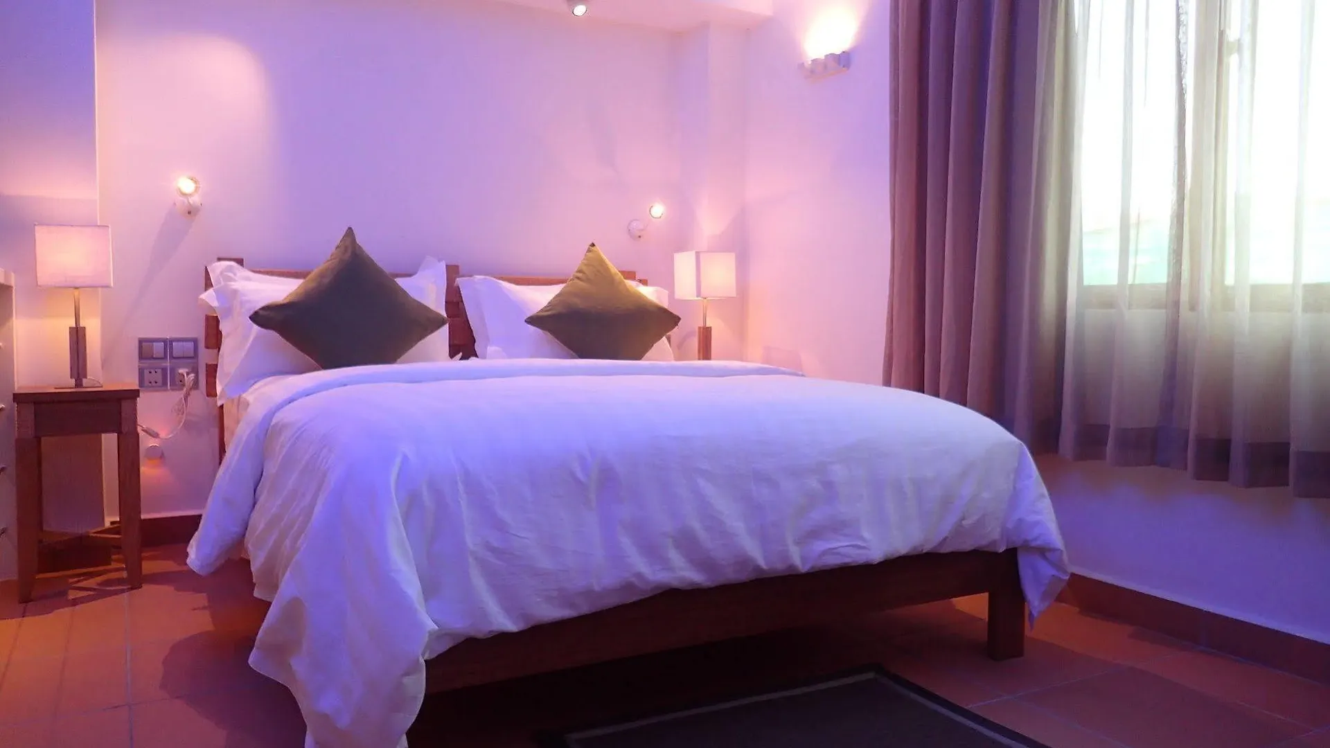 סיהאנוקוויל Deluxx Boutique Hotel