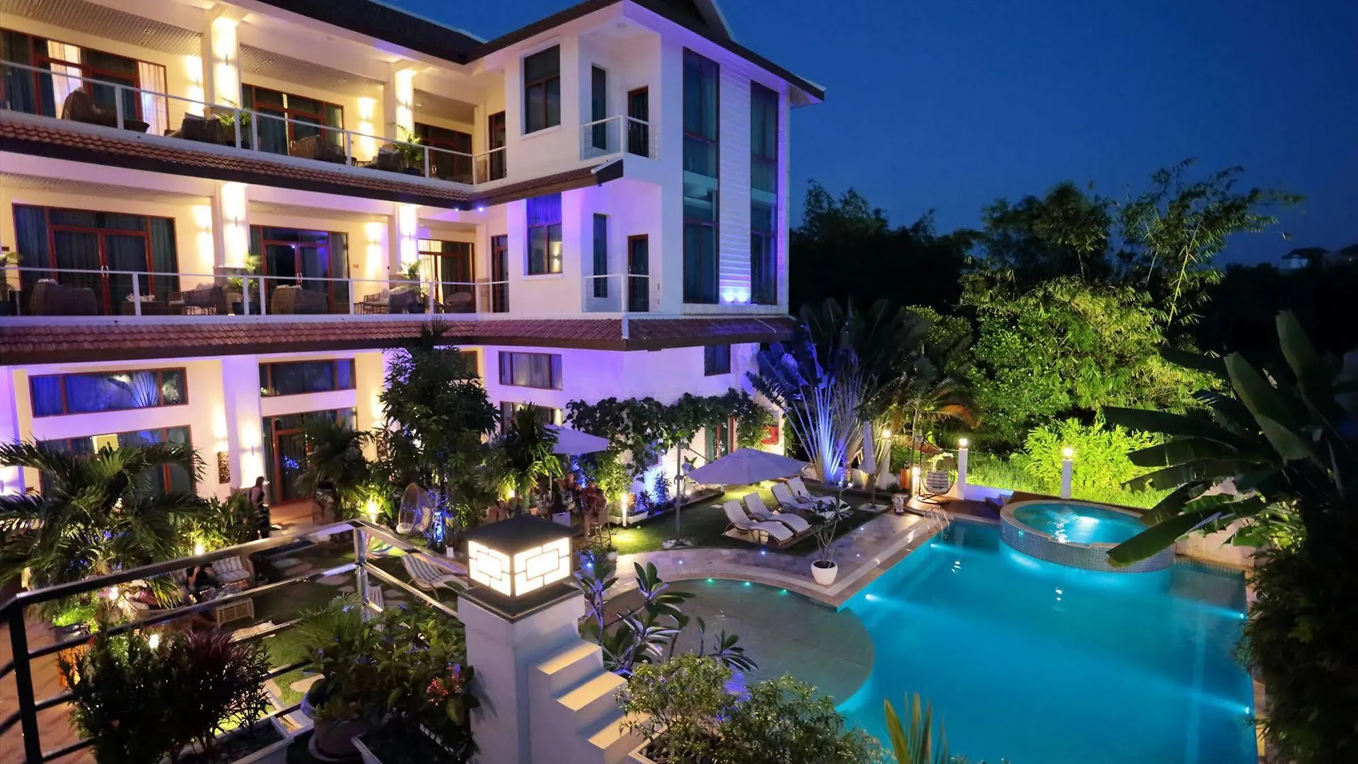 סיהאנוקוויל Deluxx Boutique Hotel