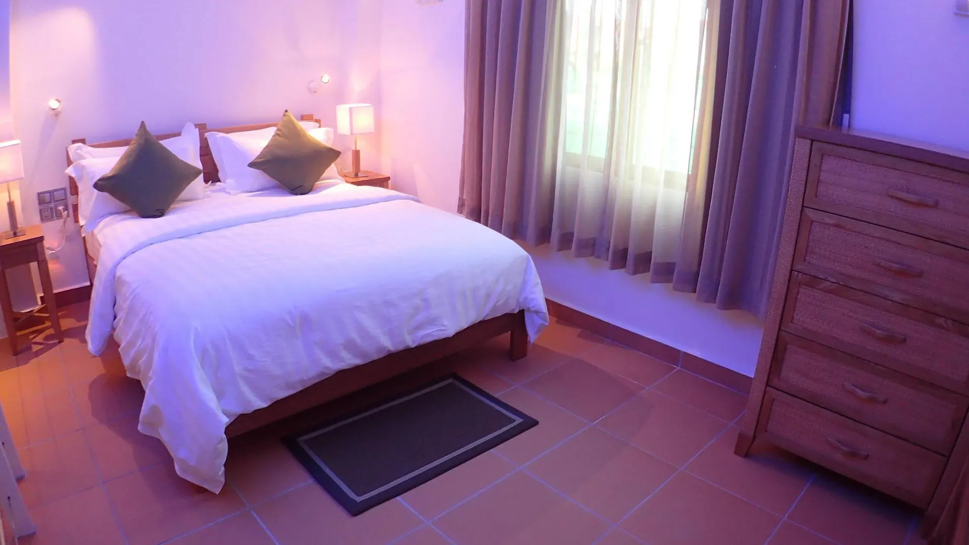 סיהאנוקוויל Deluxx Boutique Hotel